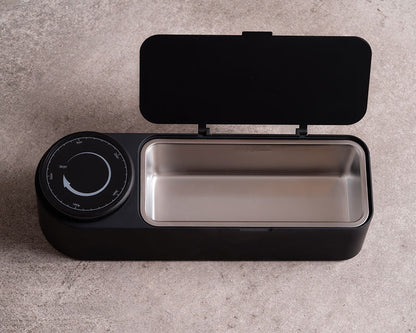 Cleaning machine for watch
